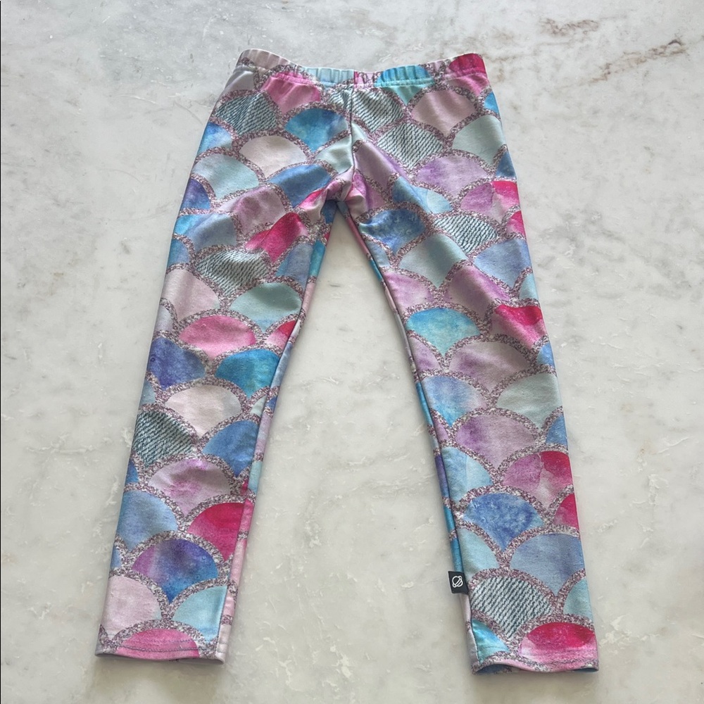 Terez Girls' Multi-Color Mermaid Scale Leggings | size large